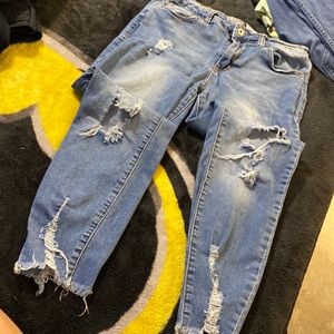 Distressed juniors Jean capris